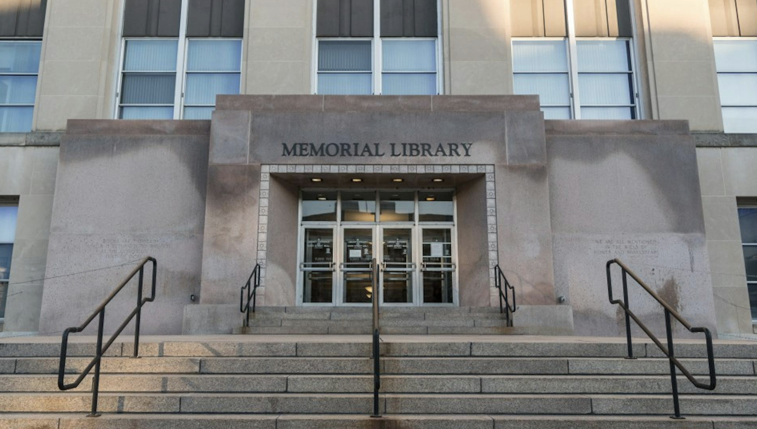 Memorial Library logo